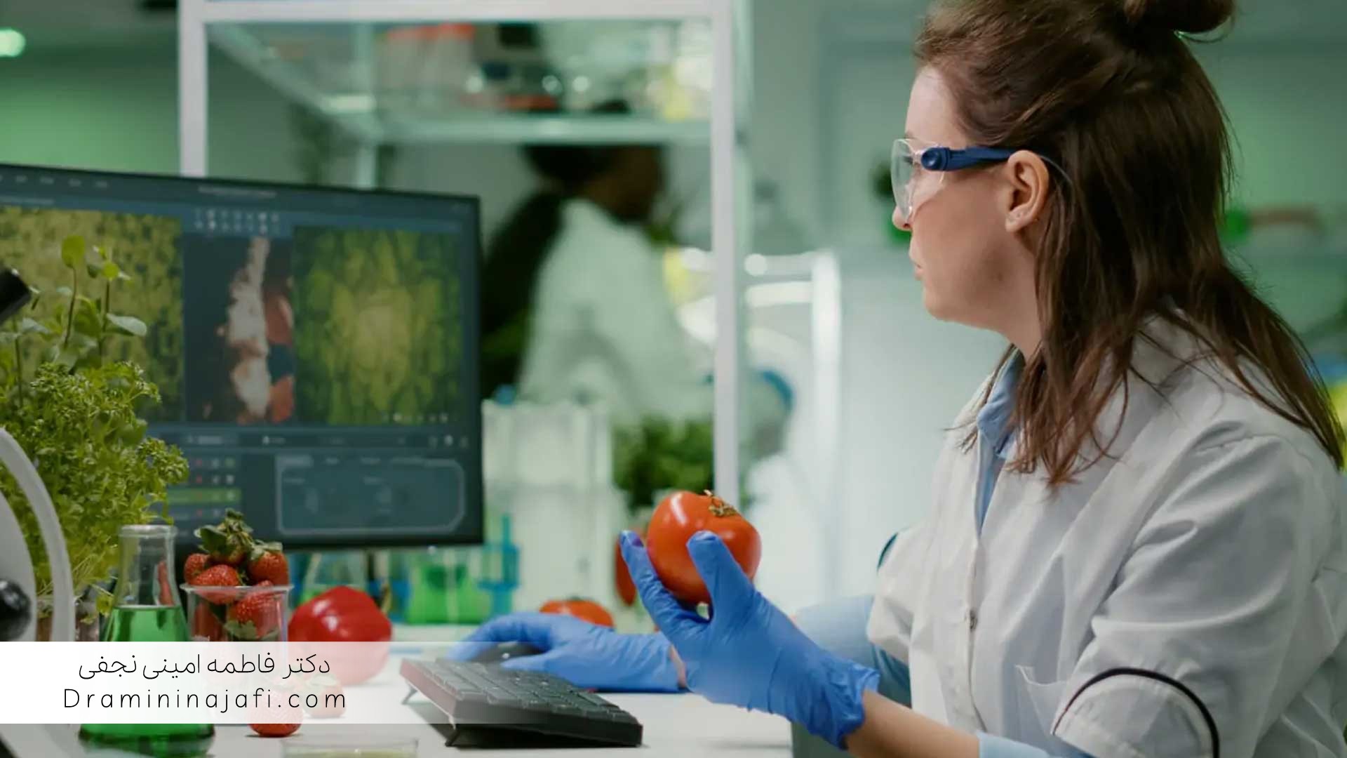 نمونه‌برداری نماینده مواد غذایی در محیط میز کار استریل و هود لامینار