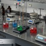 تدوین برنامه کالیبراسیون ترازو و پیپت با شمارش ذرات کلین‌روم